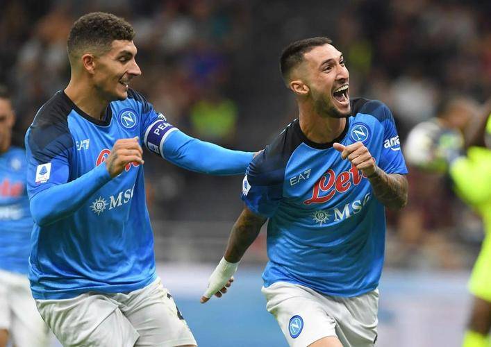 爱游戏（中国）官方网站包含今夜意大利杯焦点战，上海海港内部沟通，震撼外界，阵容厚度经受考验的词条