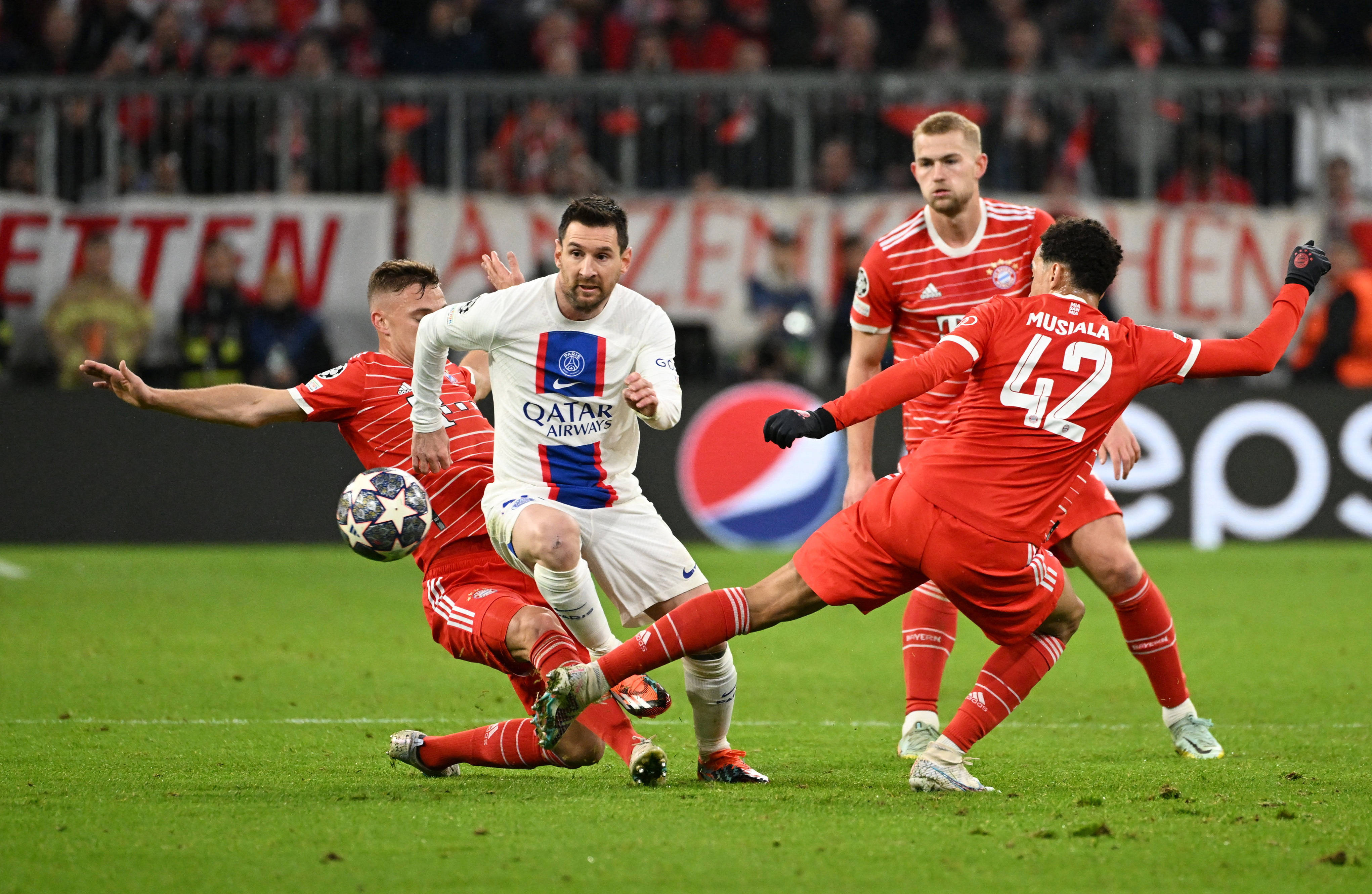 爱游戏体育投注包含集结日体能课后,费耶诺德再遭质疑备战英超,震撼外界,年轻球员得到机会的词条